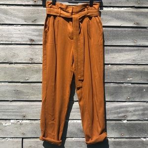 Pleated Cropped Trouser